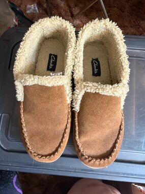 Clarks Chestnut Suede Moccasin Slippers with Cream Sherpa
